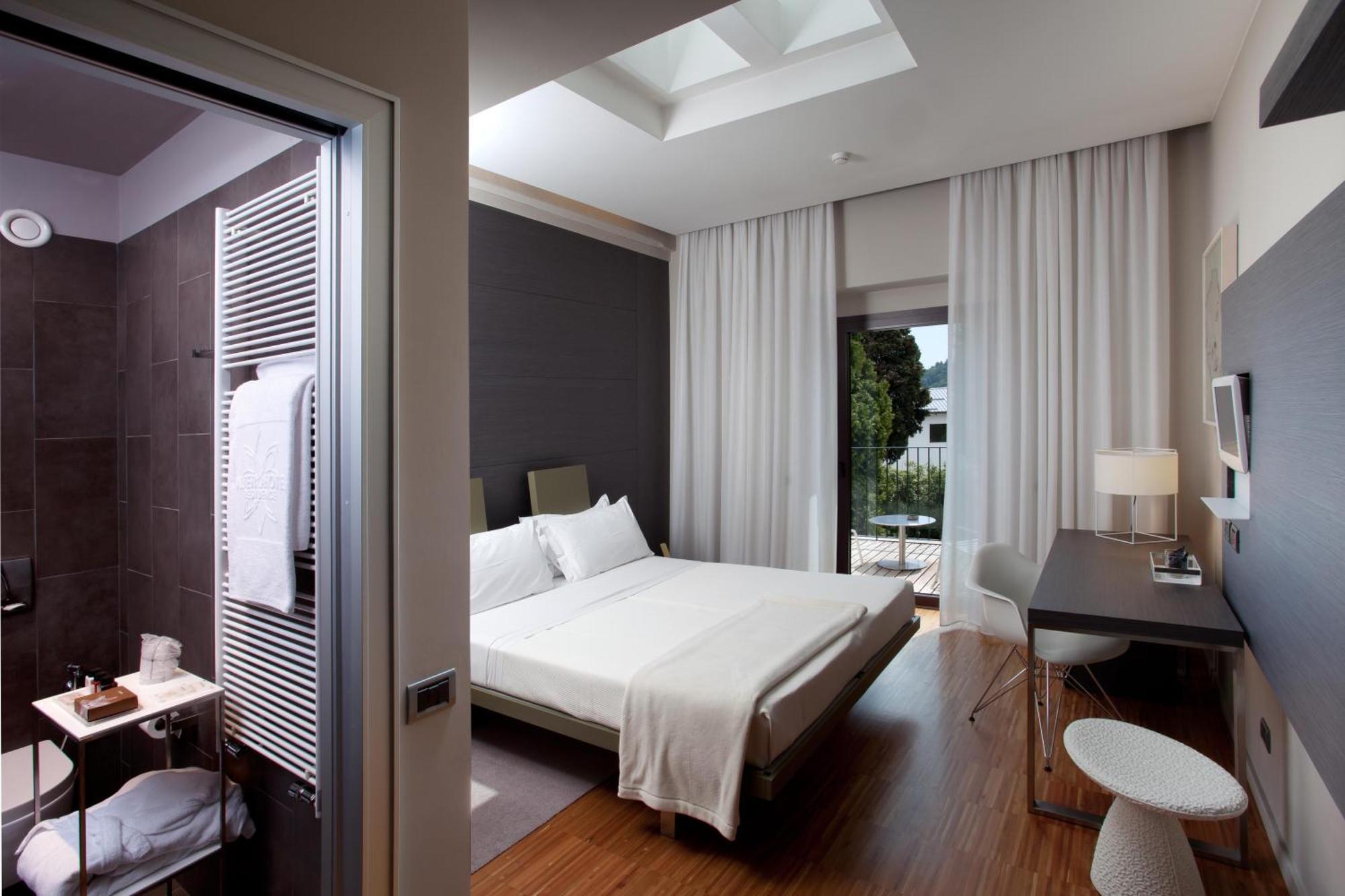 Alter Hotel Barge Luaran gambar