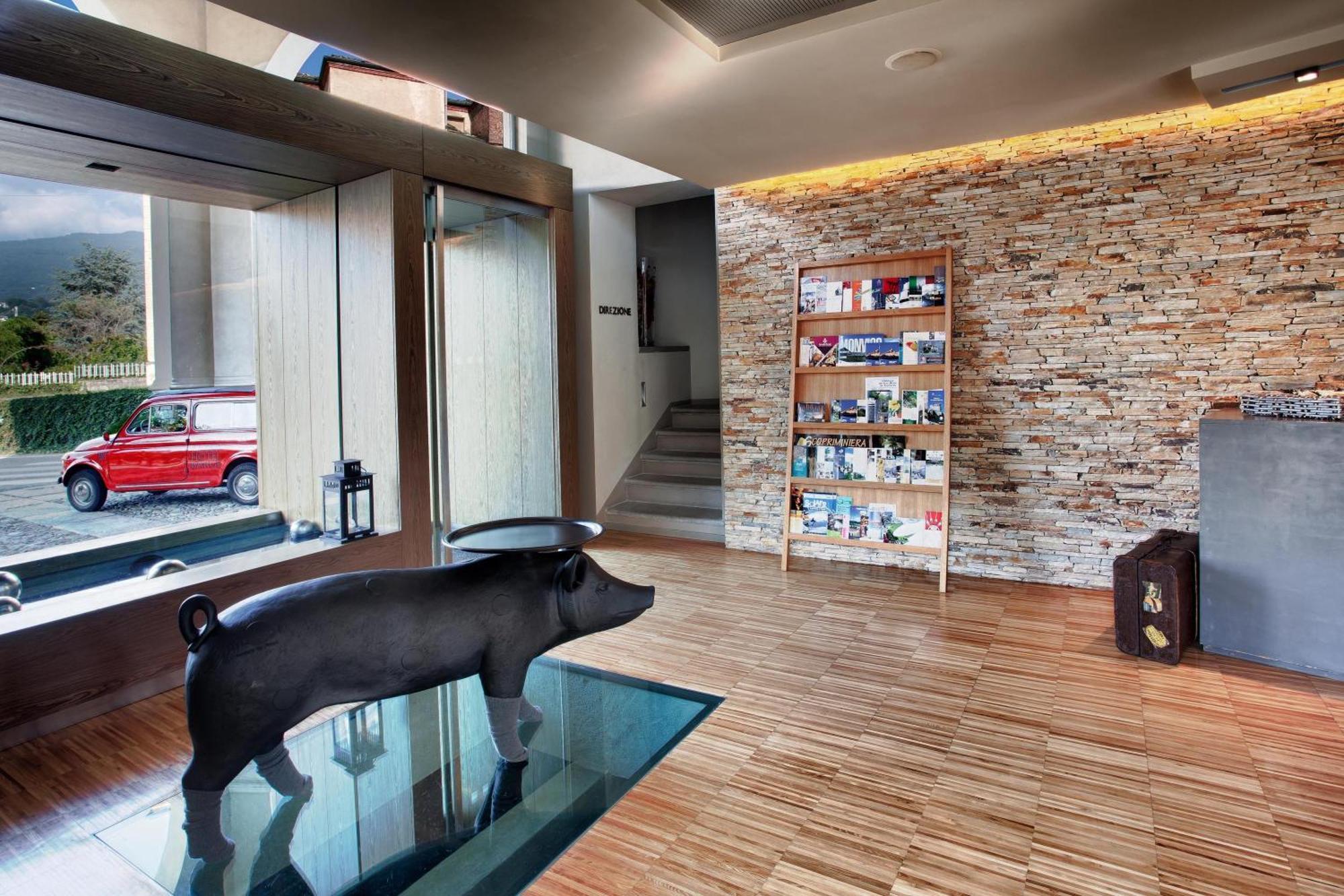 Alter Hotel Barge Luaran gambar