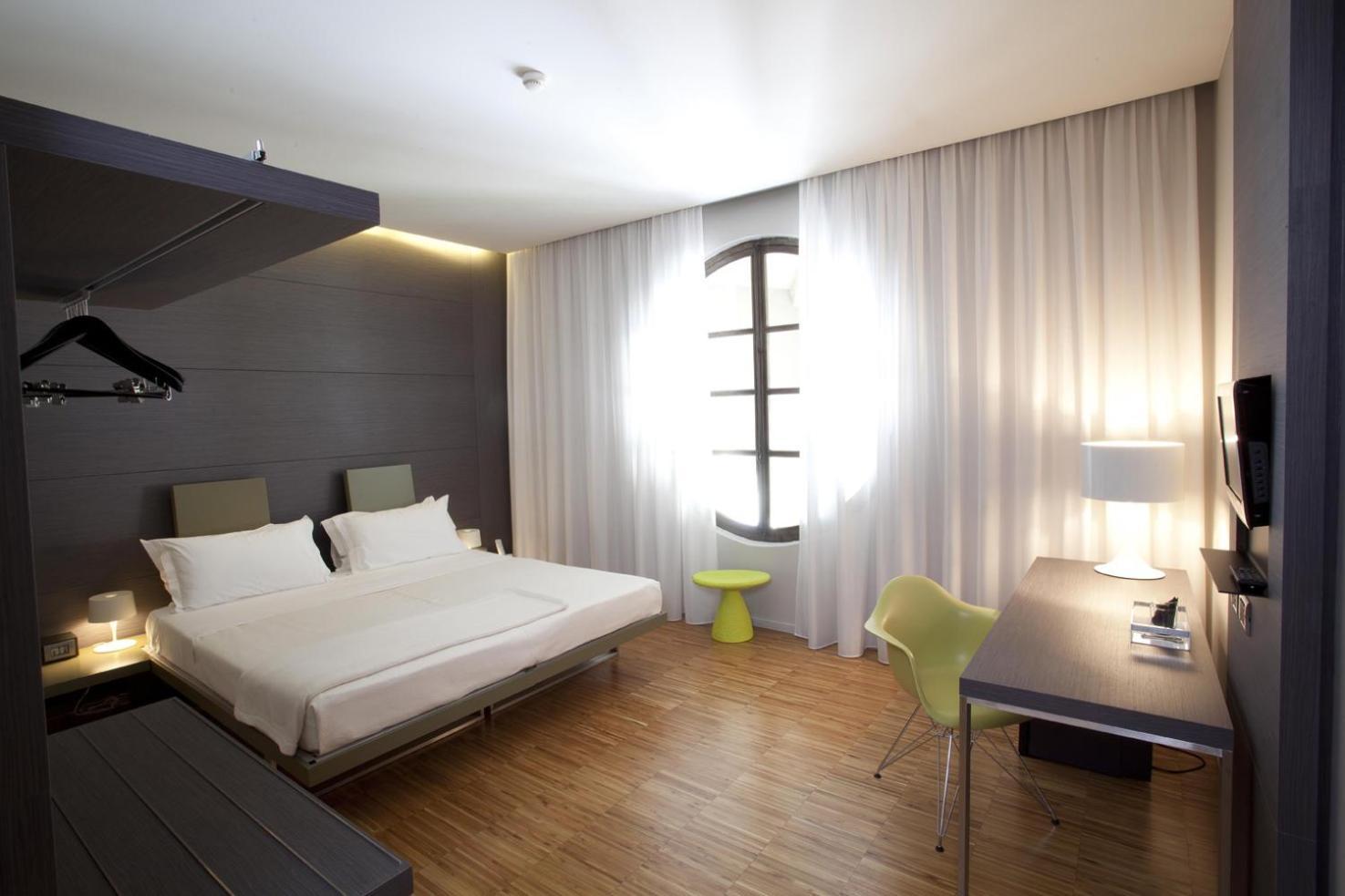 Alter Hotel Barge Luaran gambar