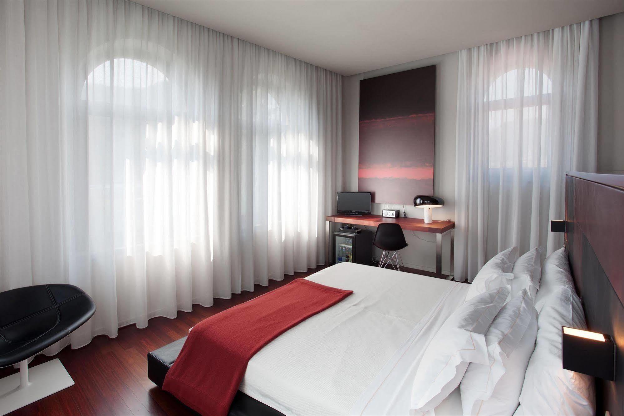 Alter Hotel Barge Luaran gambar
