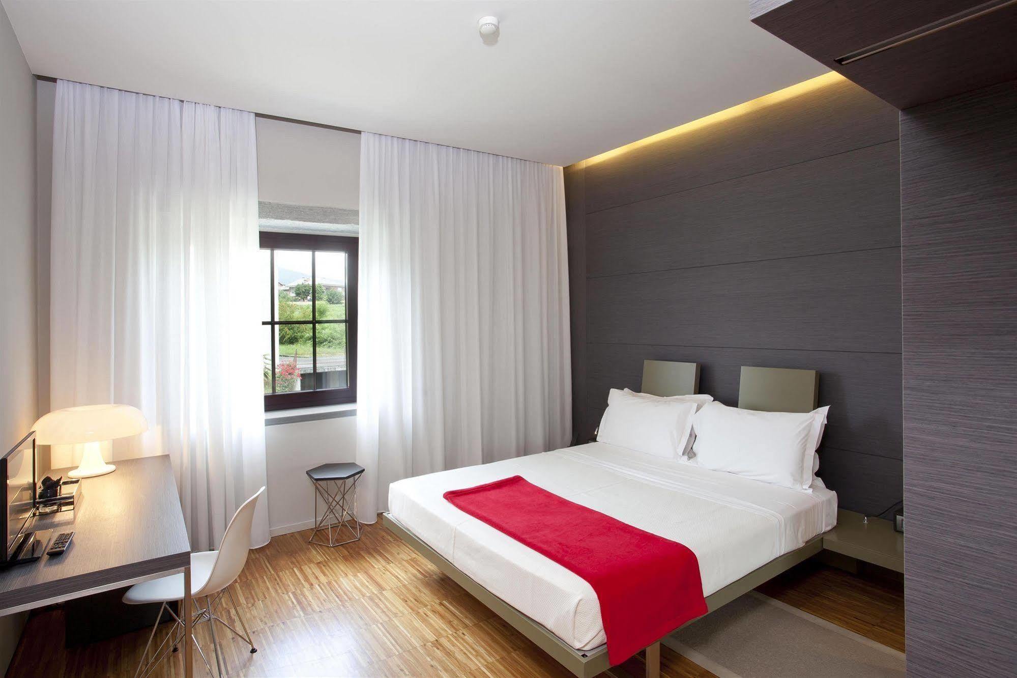Alter Hotel Barge Luaran gambar