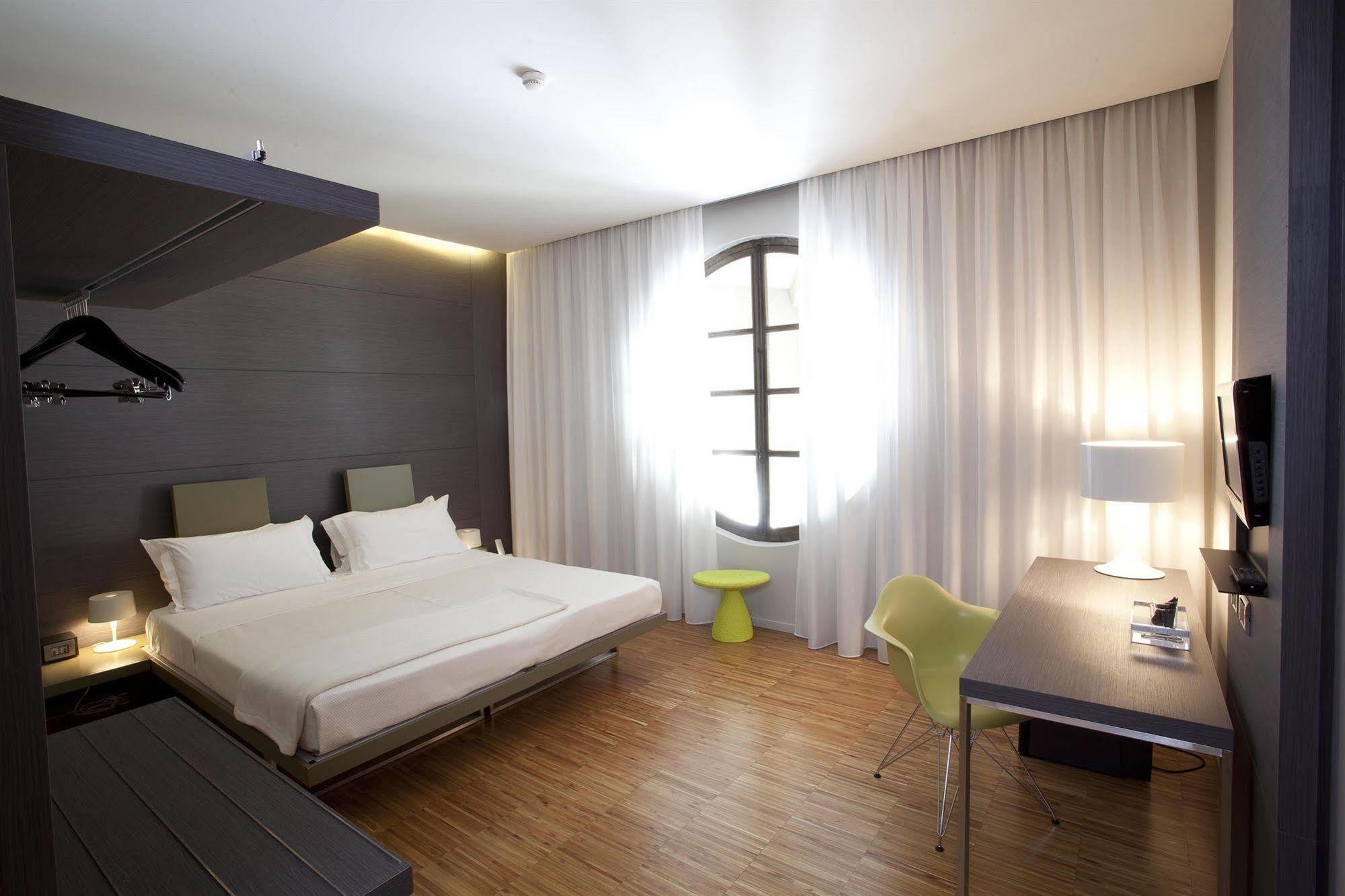 Alter Hotel Barge Luaran gambar