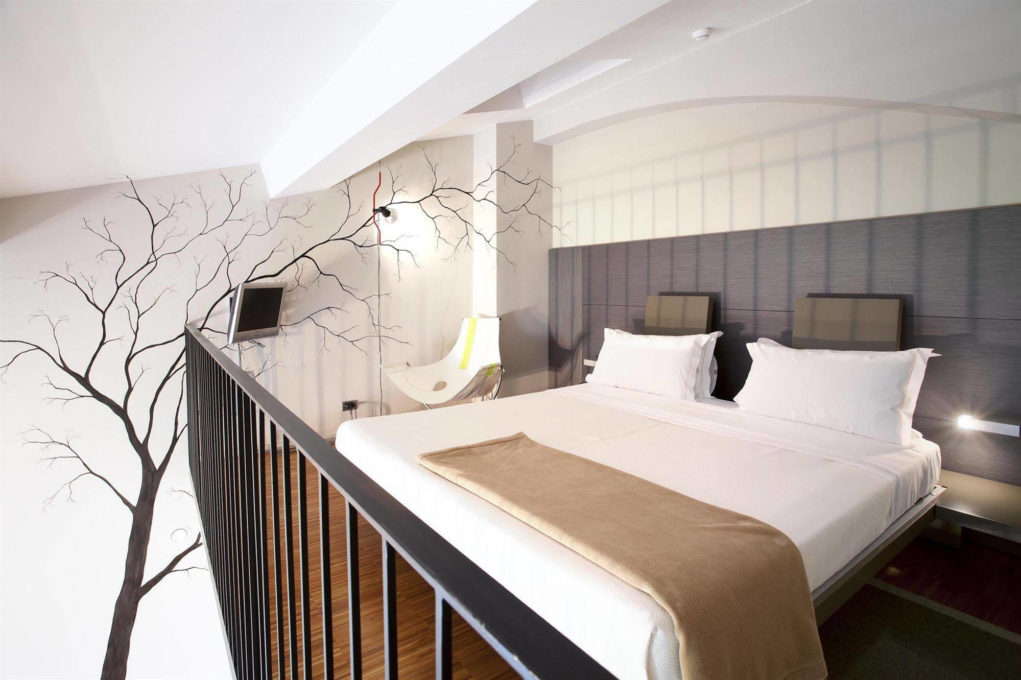 Alter Hotel Barge Luaran gambar