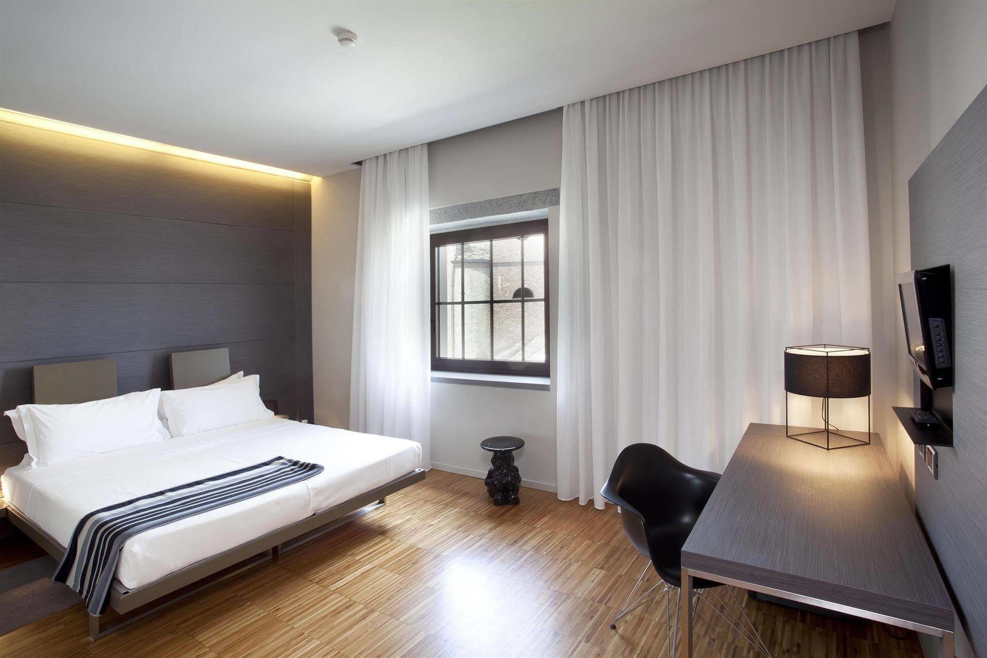 Alter Hotel Barge Luaran gambar